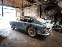Mannenafdeling-schuurvondst-gent-jaguar-XK140-1.jpg